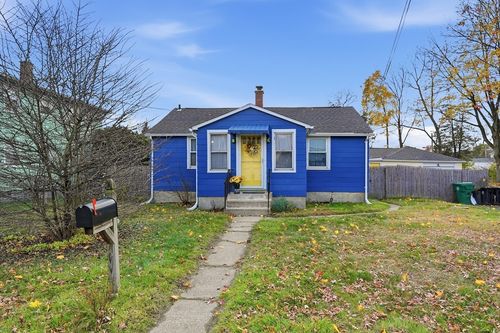 39 State St, Chicopee, MA, 01013-2129 | Card Image