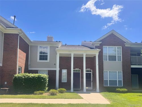 45997 Rhodes Dr, Macomb, MI, 48044-4079 | Card Image