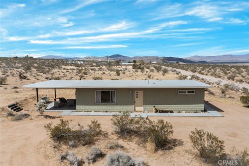 2570 N Deer Trl, Landers, CA, 92285-2424 | Card Image