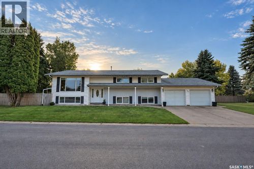3391 Dent Cres, House with 5 bedrooms, 3 bathrooms and null parking in Prince Albert SK | Card Image