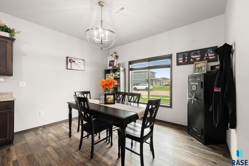 647 S Russet Cir, Sioux Falls, SD, 57108 | Card Image