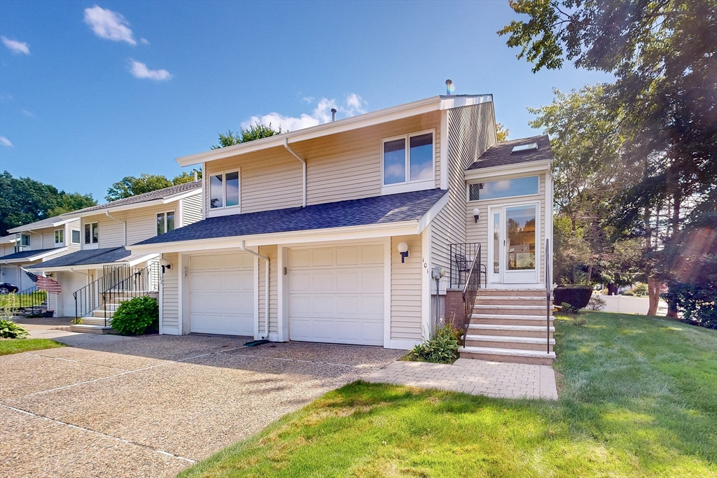 Centre Ln, Walpole, MA 02081