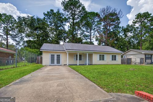 239 Pointe South Dr, Hinesville, GA, 31313-4935 | Card Image