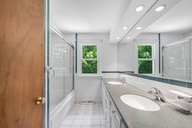 24 Sky Ridge Drive, House other with 3 bedrooms, 3 bathrooms and 8 parking in Somers CT | Image 33