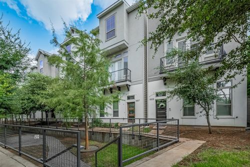 5837 E Post Oak Ln, Houston, TX, 77055-5055 | Card Image
