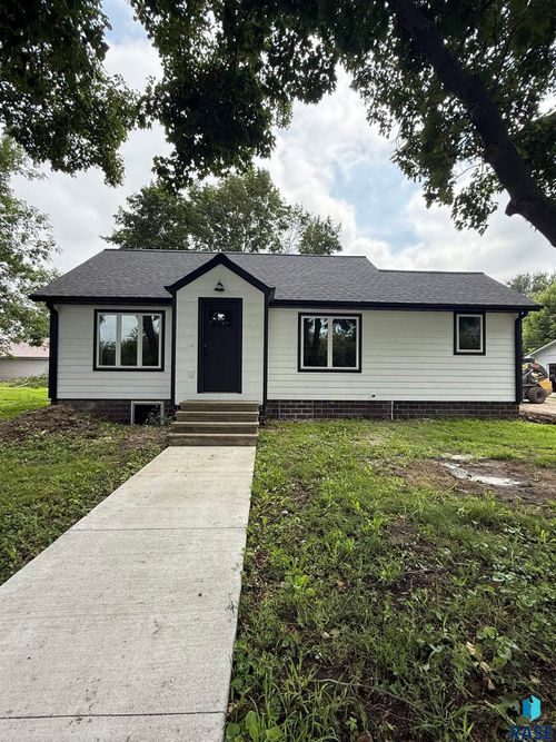 208 2nd Ave, Sibley, IA, 51249-1209 | Card Image