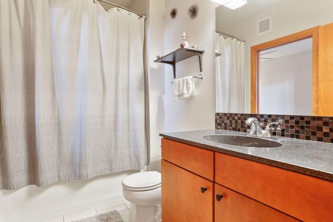 Full Bathroom | Image 12