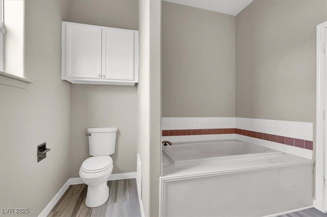 Primary Bathroom | Image 24
