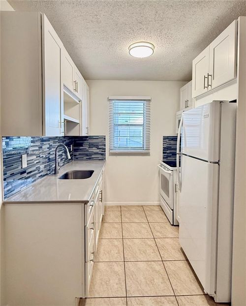 206-30 Se 4th Ave, Hallandale Beach, FL, 33009-5536 | Card Image