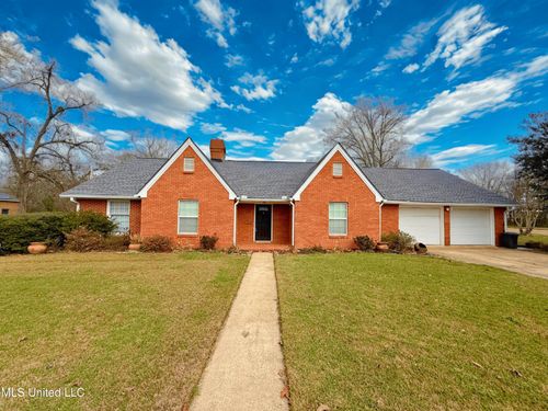 100 Pearl St, Crystal Springs, MS, 39059-2156 | Card Image