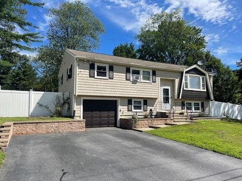 17 Dyer Ave, Salem, NH, 03079-2573 | Card Image