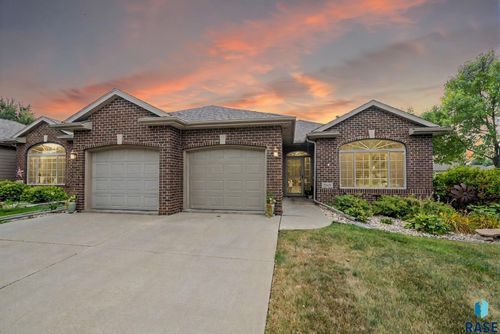 2801 E Worcester Pl, Sioux Falls, SD, 57108-4864 | Card Image