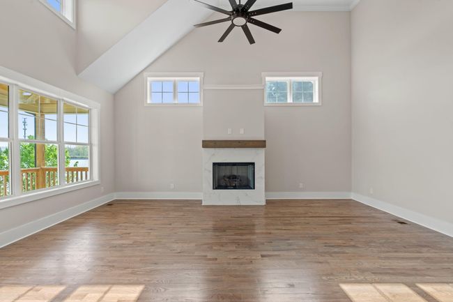 Spacious Great Room with Vaulted Ceiling | Image 18