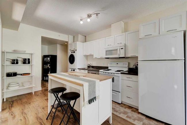 901 - 3830 Brentwood Rd Nw, Condo with 2 bedrooms, 1 bathrooms and 1 parking in Calgary AB | Image 4