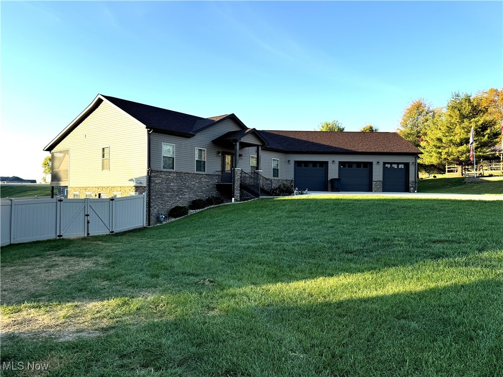 1885 Greenbriar Way, For Sale in Nashport Zoocasa