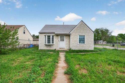 1926 E 24th St N, Wichita, KS, 67219-4506 | Card Image