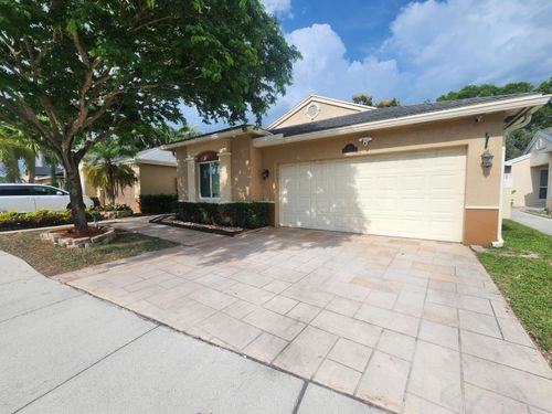 250 E Riverbend Dr, Sunrise, FL, 33326-2226 | Card Image