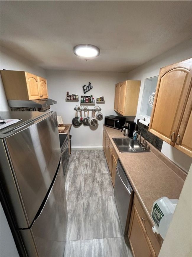 B - 19 Apache Dr, Condo with 2 bedrooms, 1 bathrooms and 2 parking in Westerly RI | Image 7