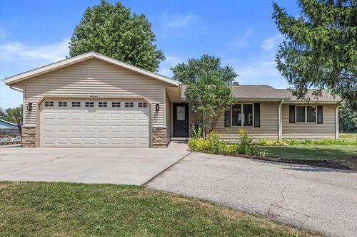 N6640 Laural Road, Sugar Creek, WI, 53121 | Card Image