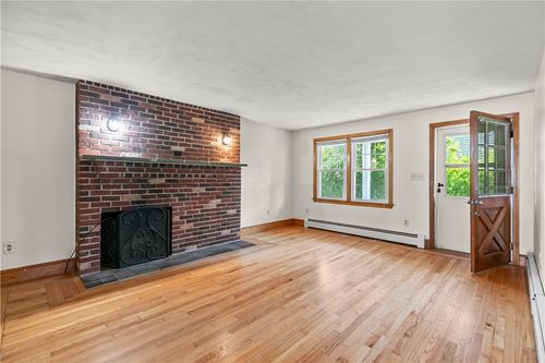 a-17 Shields St, Newport, RI, 02840-4316 | Card Image