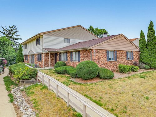 9442 W Maple Court, WEST ALLIS, WI, 53214 | Card Image