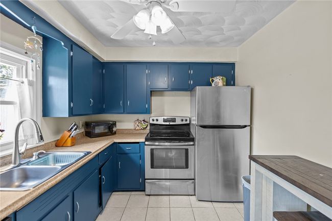 54 Hazard Ave, House other with 3 bedrooms, 1 bathrooms and 2 parking in Warwick RI | Image 5