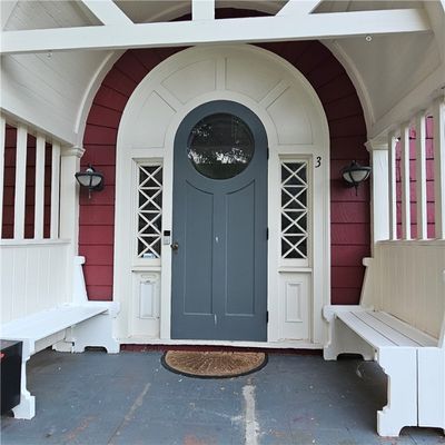 Beautiful, Unique Entrance | Image 2