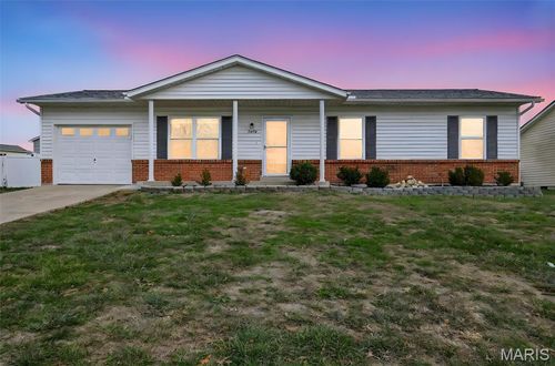 2274 Columbus Cir, Warrenton, MO, 63383-3265 | Card Image
