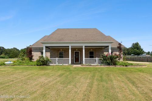 384 Moore Xing, Byhalia, MS, 38611-6971 | Card Image