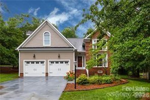 2430 Willowbrook Dr, Matthews, NC, 28104-2263 | Card Image