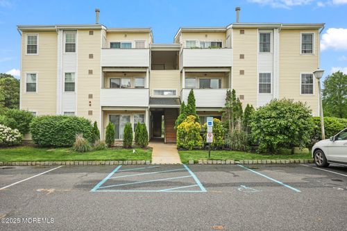 22 Basset Ct, Tinton Falls, NJ, 07753-7512 | Card Image