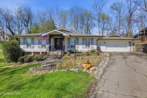 12200 Oakmont Cir, Knoxville, TN, 37934-3715 | Card Image