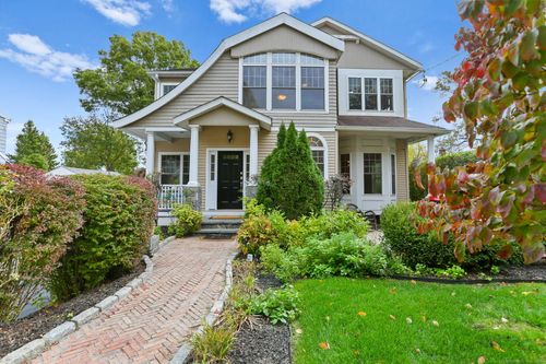 25-25 Country Rd, Fairfield, CT, 06824-4009 | Card Image