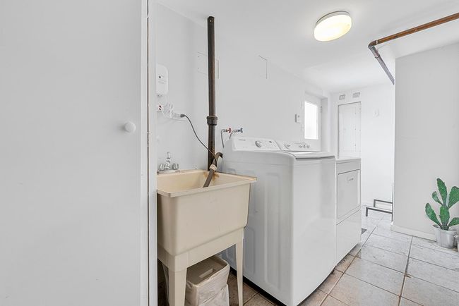 3229 W 24 Th Ave, House other with 6 bedrooms, 3 bathrooms and 2 parking in Vancouver BC | Image 29