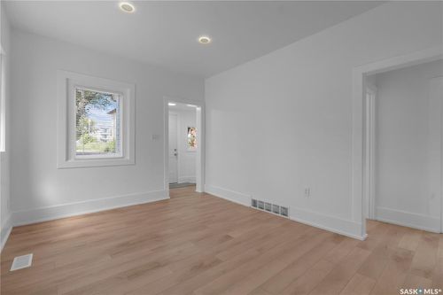 120 Av O S, Saskatoon, SK, S7M2R5 | Card Image