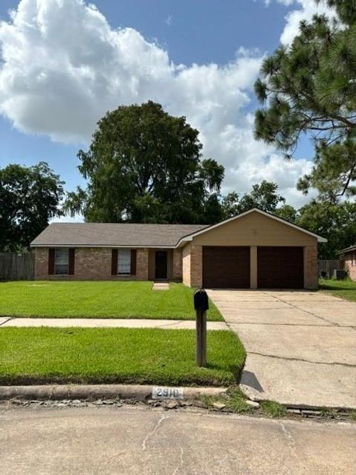 2910 Heritage House Dr, Webster, TX, 77598-3024 | Card Image