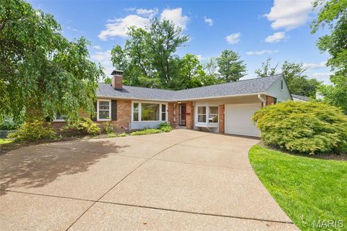216 Turf Ct, Webster Groves, MO, 63119-4532 | Card Image