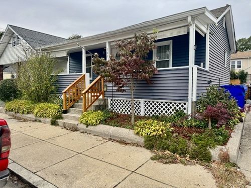 146 Oakland Ave, Pawtucket, RI, 02861-2023 | Card Image