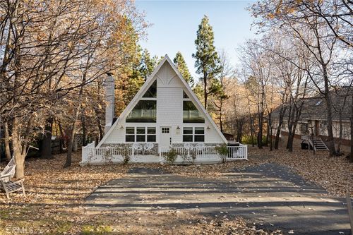 987 Tirol Ln, Lake Arrowhead, CA, 92352 | Card Image