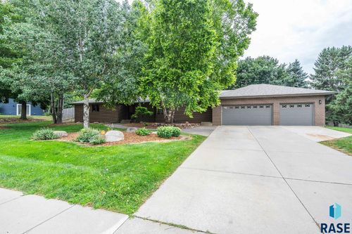 1008 W Batcheller Ln, Sioux Falls, SD, 57105-6720 | Card Image