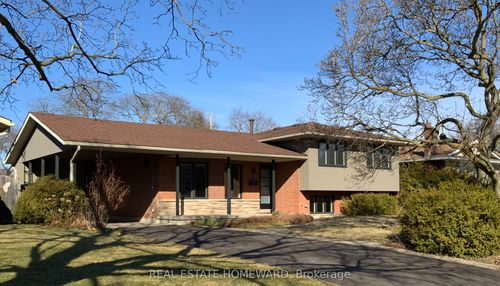 33 Strathcona Dr, St Catharines, ON, L2M2A8 | Card Image