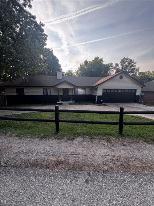 11 N Sycamore Ave, West Fork, AR, 72774-3018 | Card Image