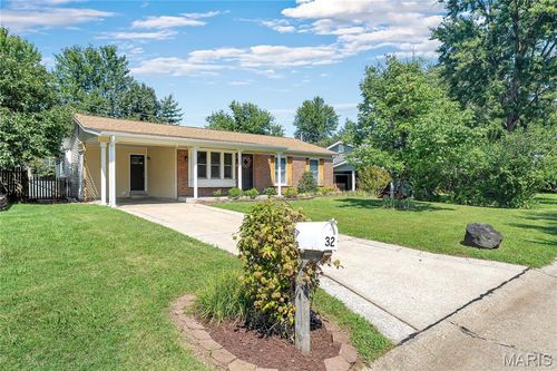 32 Four Winds Dr, Saint Peters, MO, 63376-1125 | Card Image