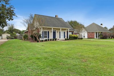 25889 Regency Ave, House other with 3 bedrooms, 2 bathrooms and null parking in Denham Springs LA | Image 1