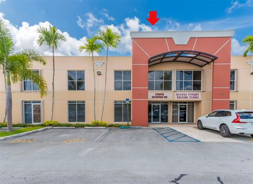 8216 30th Ter, Doral, FL, 33122-1914 | Card Image