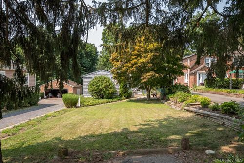 14 Marlan Ct, Sea Cliff, NY, 11579-2115 | Card Image
