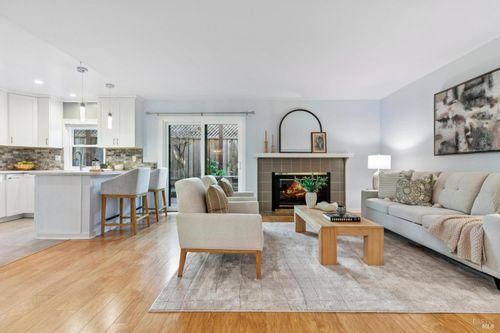 818 2nd Street W, Sonoma, CA, 95476 | Card Image