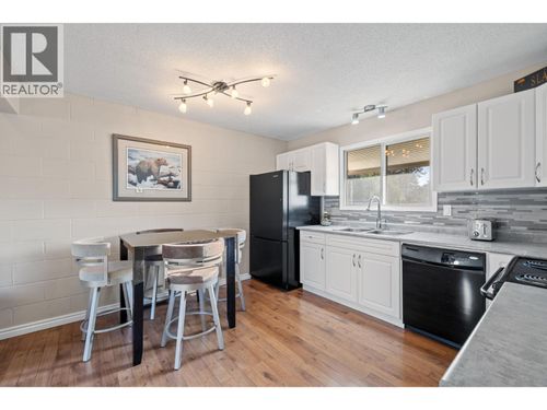 1040 Glenmore Dr, Kelowna, BC, V1Y4P2 | Card Image
