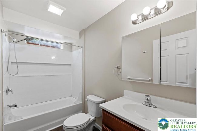 Full Bath 2 | Image 15