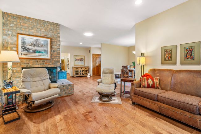 Living Room | Image 11